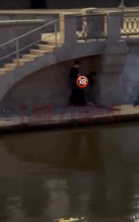 Пара совокупилась на улице в центре Москвы: видео с места событий